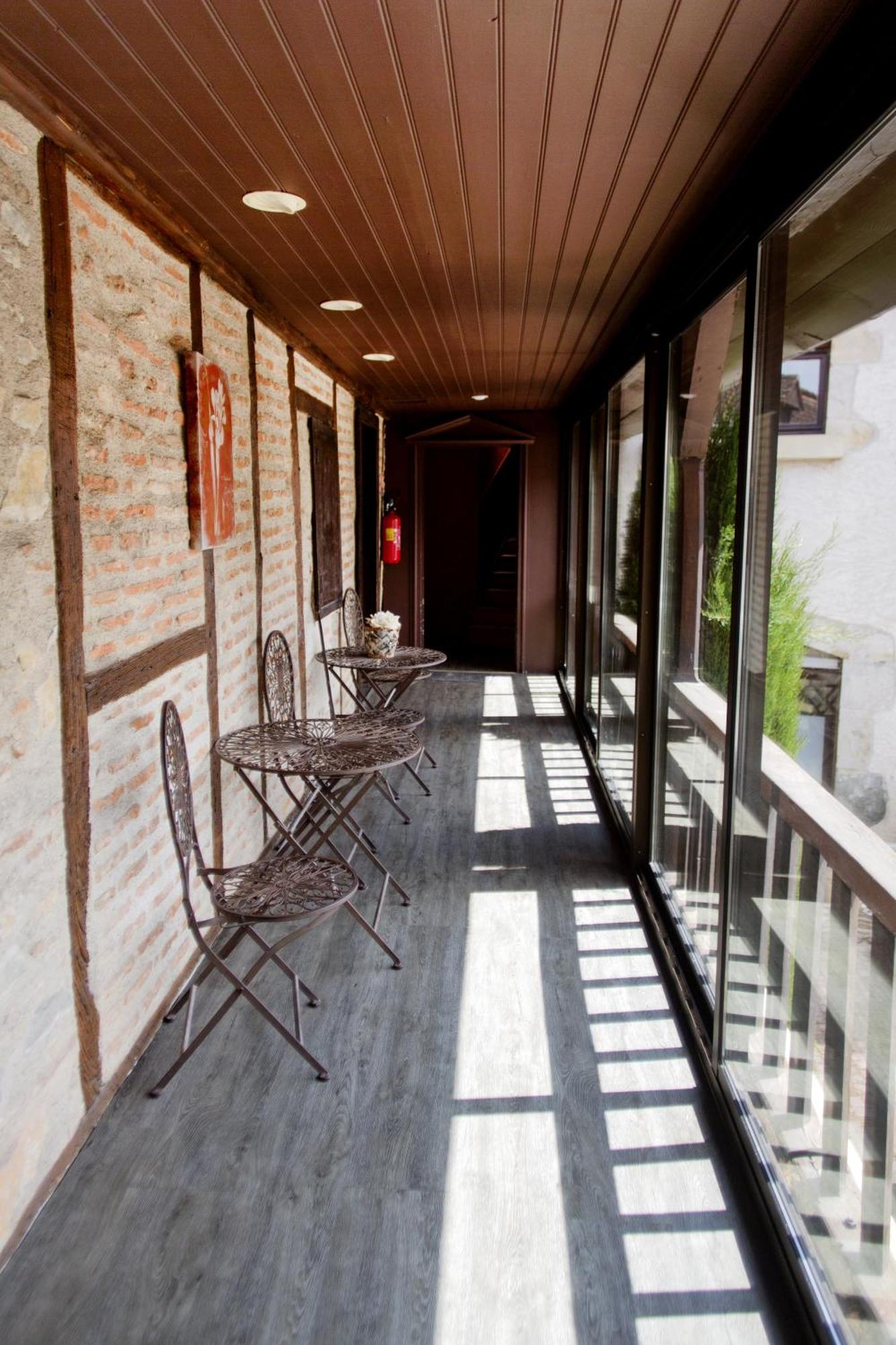 Le Victor Hugo - Hotel Et Restaurant - Logis Hotels Saint-Cere Exterior foto