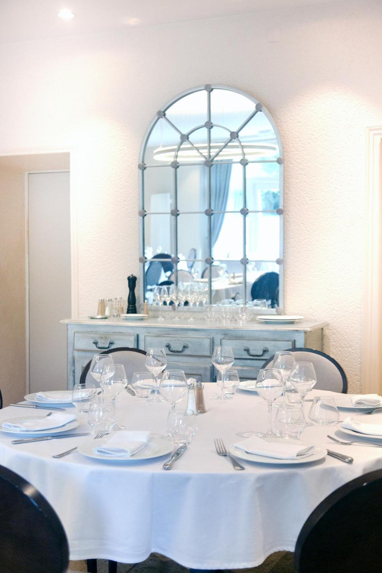 Le Victor Hugo - Hotel Et Restaurant - Logis Hotels Saint-Cere Exterior foto