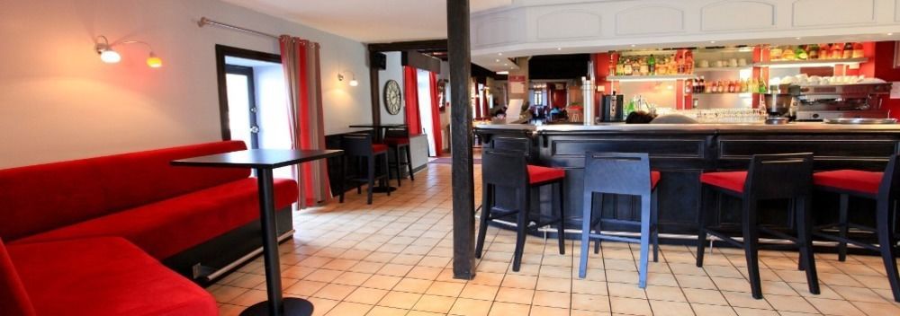 Le Victor Hugo - Hotel Et Restaurant - Logis Hotels Saint-Cere Exterior foto