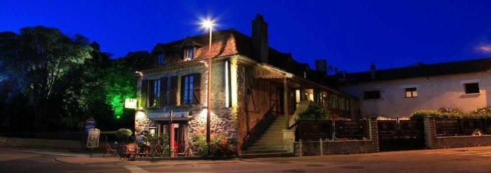 Le Victor Hugo - Hotel Et Restaurant - Logis Hotels Saint-Cere Exterior foto
